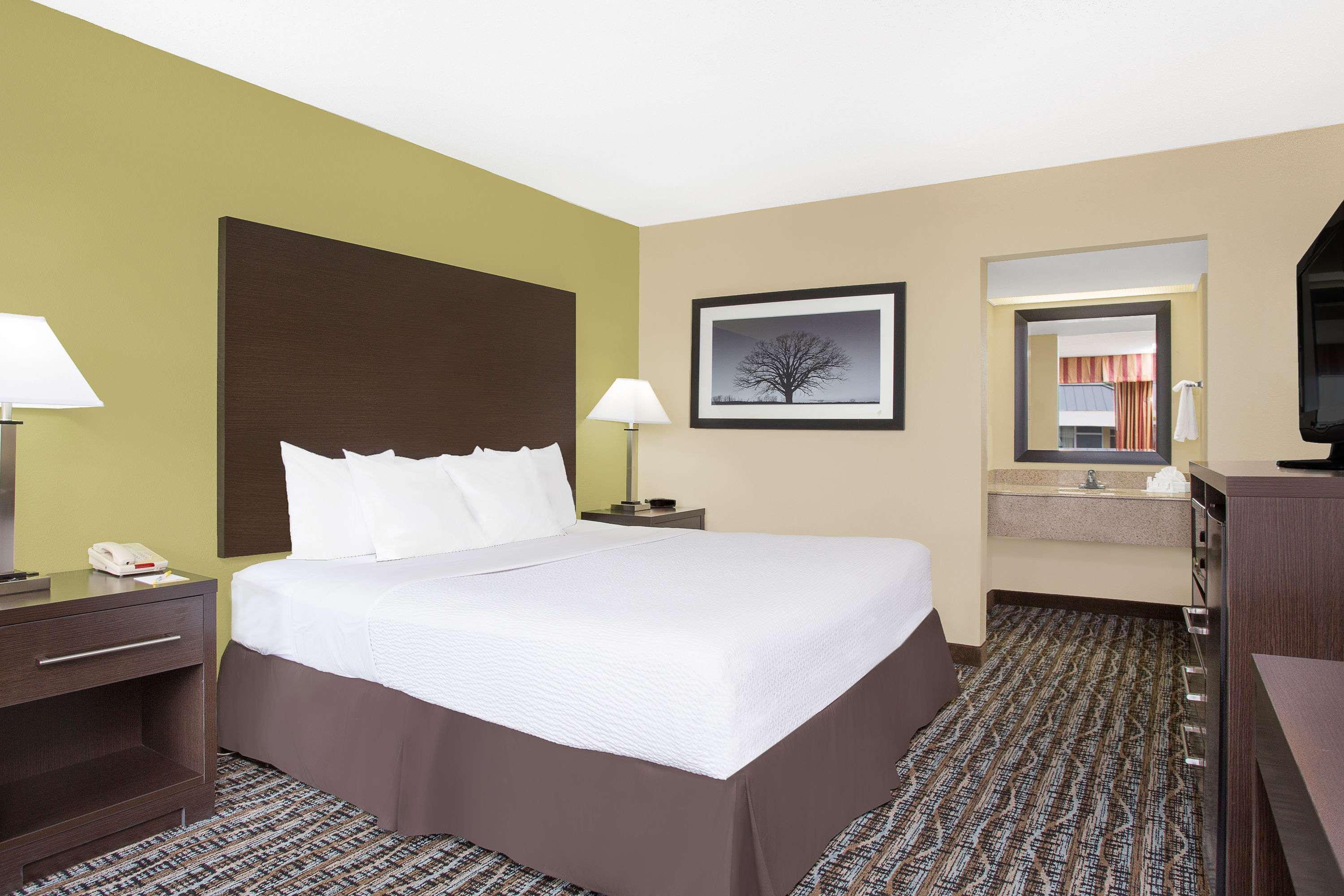 Days Inn By Wyndham Asheville/Mall Exteriör bild