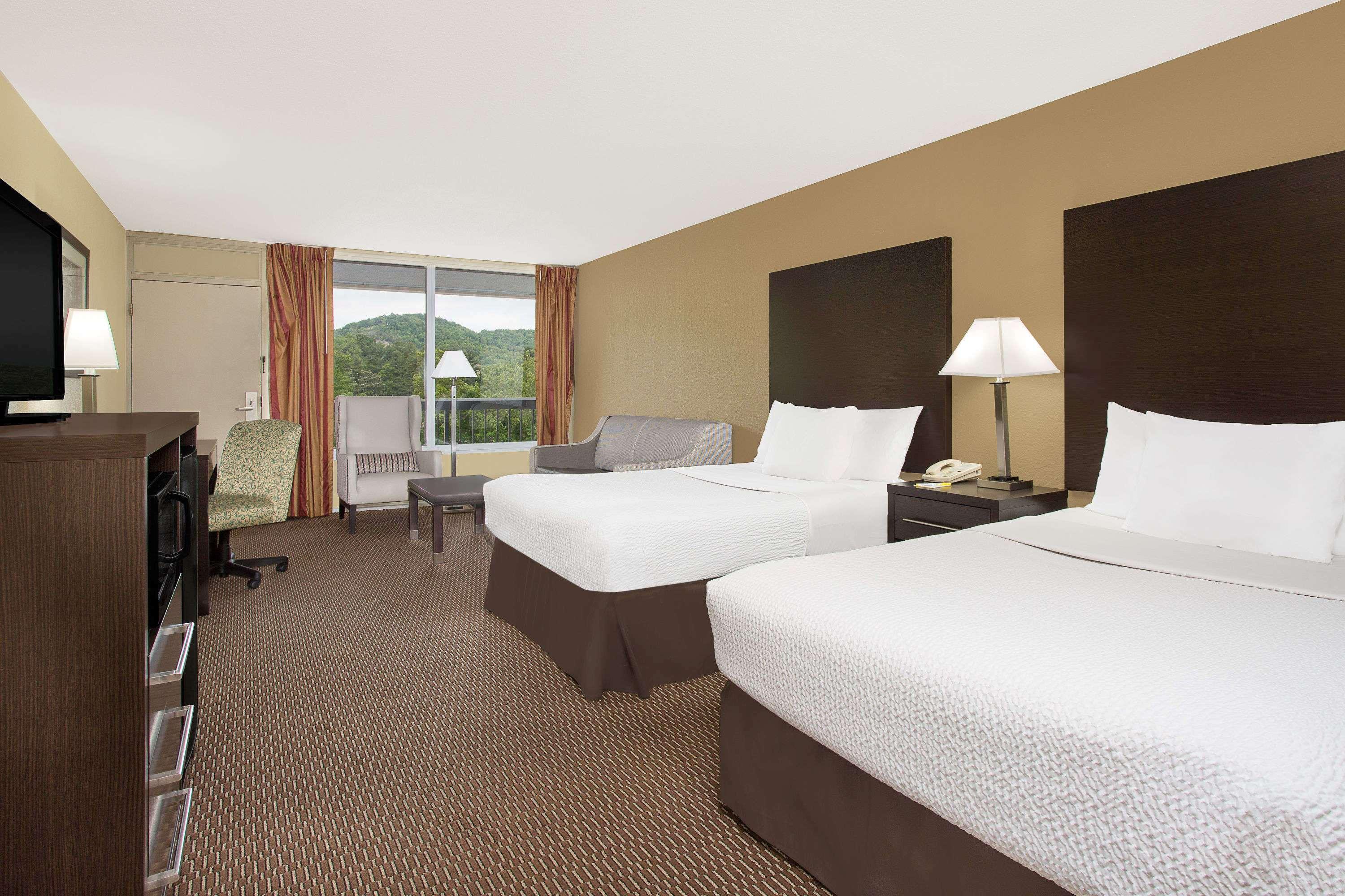 Days Inn By Wyndham Asheville/Mall Exteriör bild