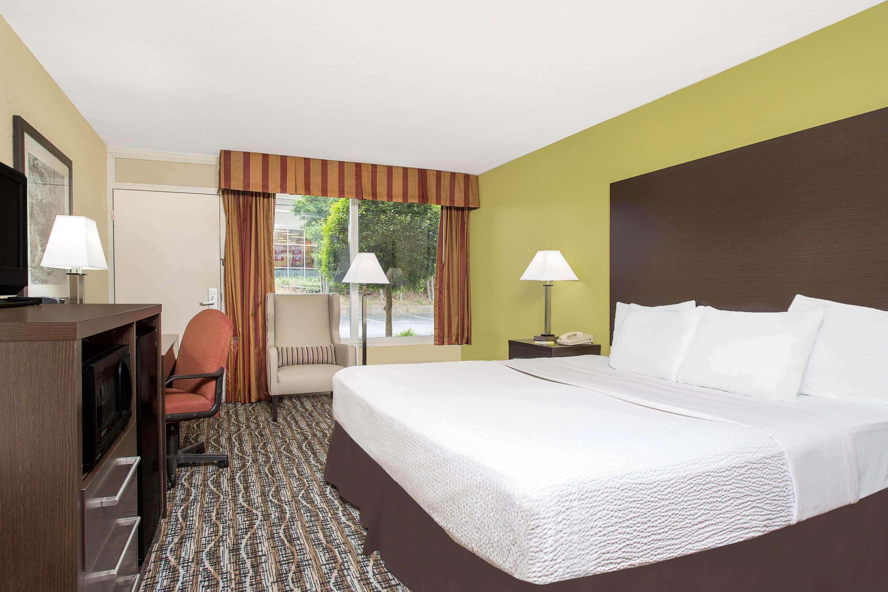 Days Inn By Wyndham Asheville/Mall Exteriör bild