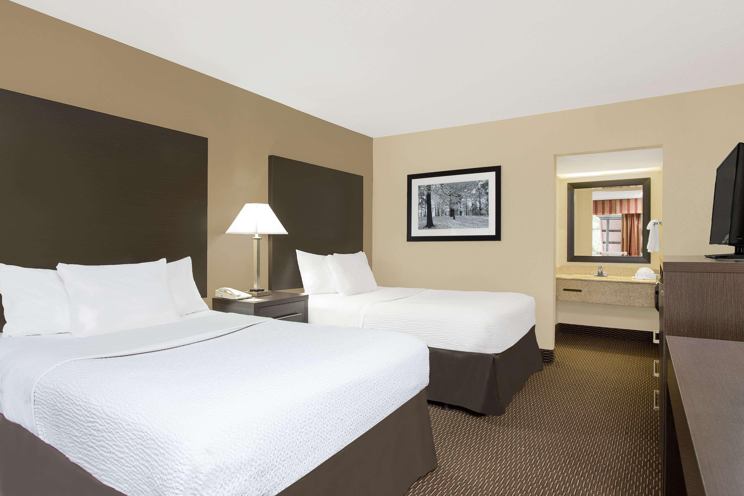 Days Inn By Wyndham Asheville/Mall Exteriör bild