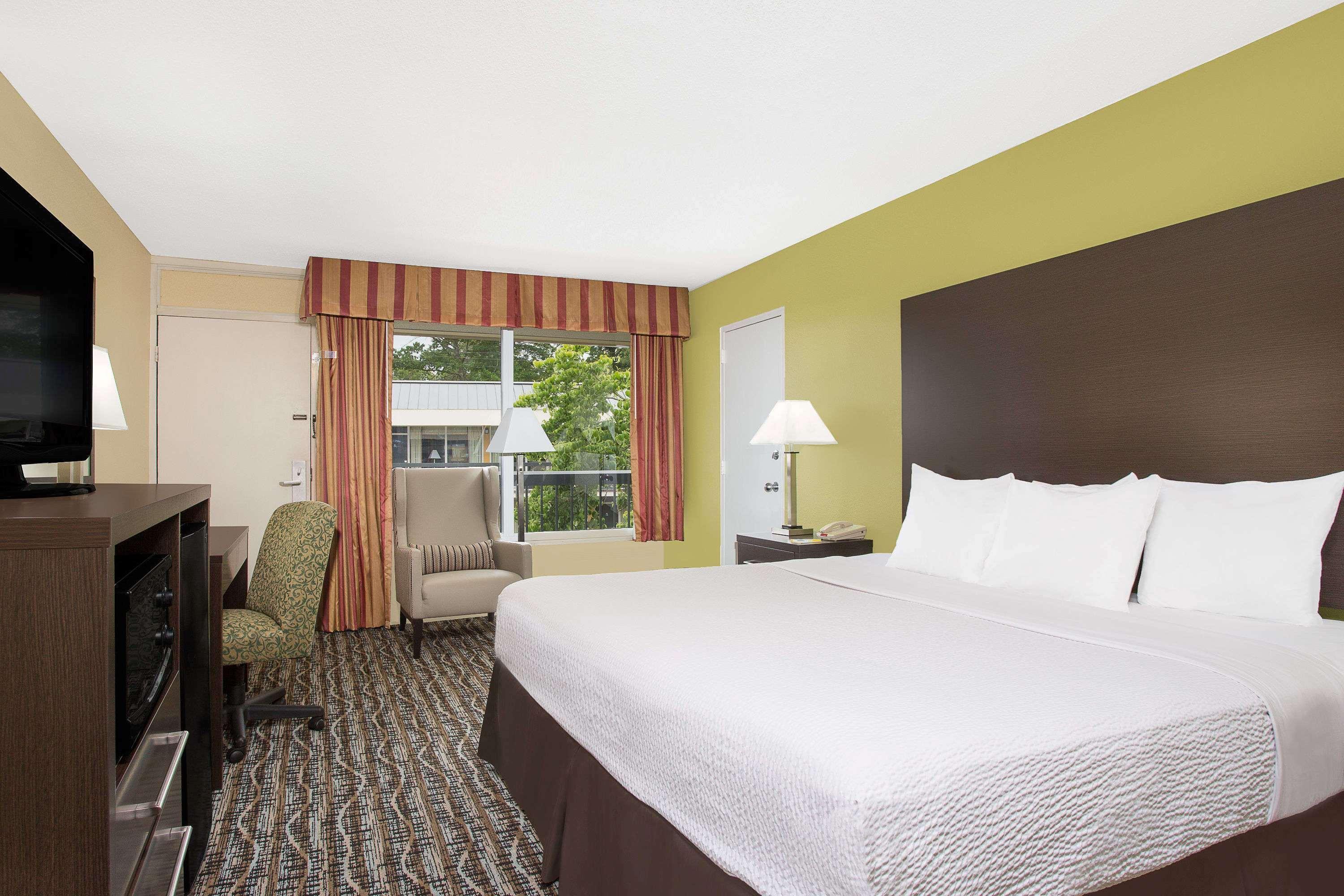 Days Inn By Wyndham Asheville/Mall Exteriör bild