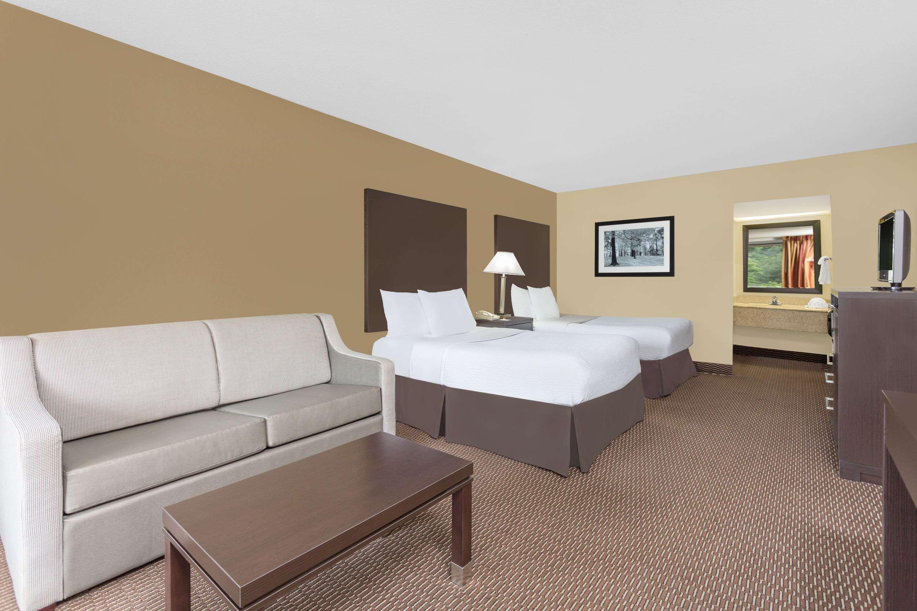 Days Inn By Wyndham Asheville/Mall Exteriör bild