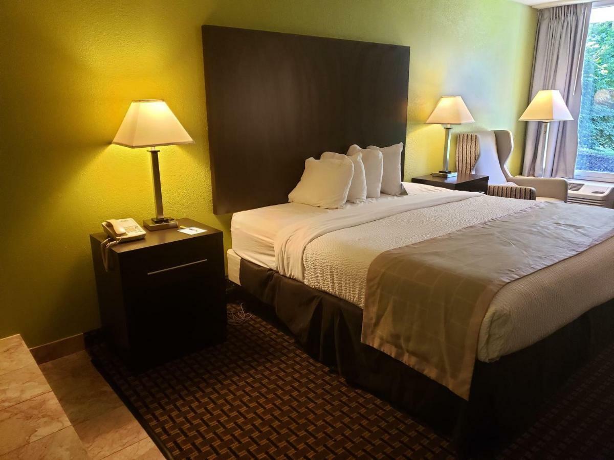 Days Inn By Wyndham Asheville/Mall Exteriör bild